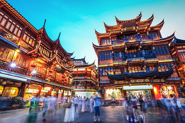 beautiful shanghai yuyuan garden at night beautiful yuyuan garden at night,traditional shopping area in shanghai, China. shanghai photos stock pictures, royalty-free photos & images