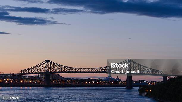 Photo libre de droit de Montréal Jacques Cartier Bridge Larchitecture Le Fleuve Saintlaurent Québec Canada banque d'images et plus d'images libres de droit de Acier