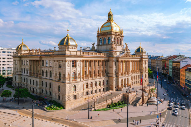 musée national de prague, république tchèque - stare mesto photos et images de collection