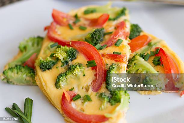 Broccoli E Pomodori Omelette - Fotografie stock e altre immagini di Alimentazione sana - Alimentazione sana, Broccolo, Cibo
