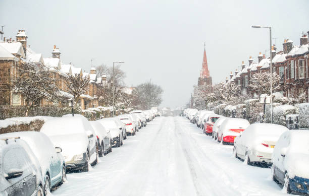 istock Deep snow on Glasgow street 1806479600