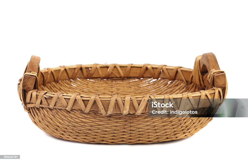 Vacío cesta de mimbre - Foto de stock de Arte y artesanía libre de derechos