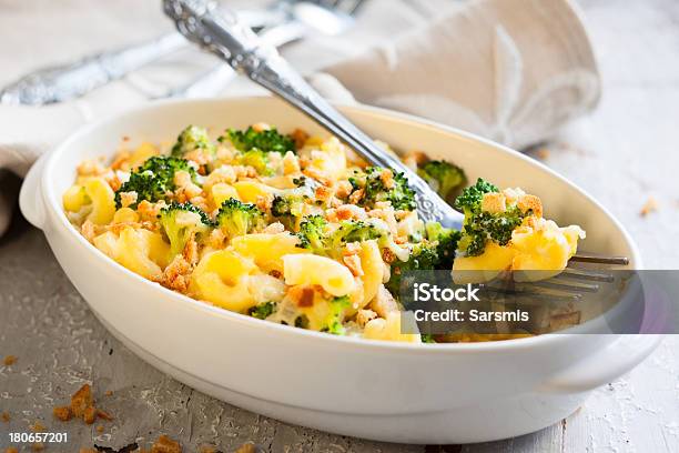 Massa E Brócolos Caçarola - Fotografias de stock e mais imagens de Alimentação Saudável - Alimentação Saudável, Brócolo, Caçarola
