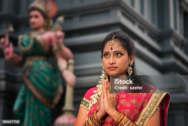 젊은 여자 기도하기 인도어 사람 얼굴에 대한 스톡 사진 및 기타 이미지 - 사람 얼굴, 인도 문화, 인도 민족