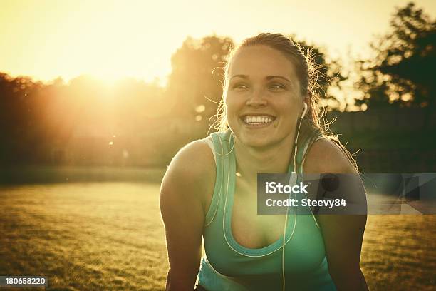 Dopo La Corsa - Fotografie stock e altre immagini di Stanco - Stanco, Correre, Felicità