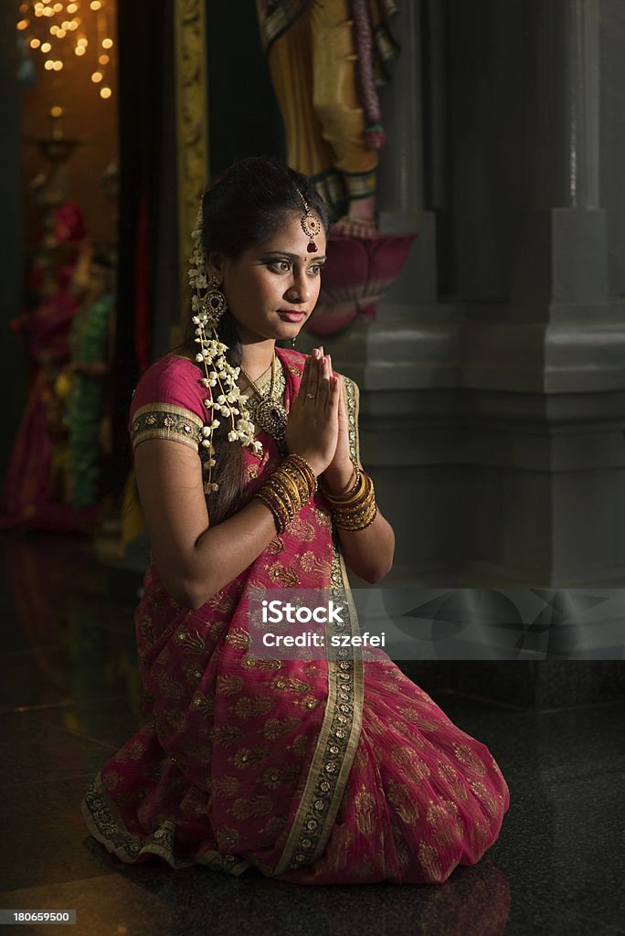Indische Frau Beten - Lizenzfrei Asiatischer und Indischer Abstammung Stock-Foto