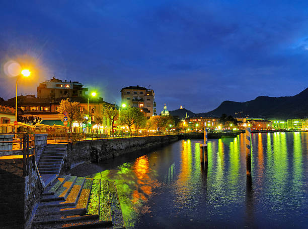 lago di como, lombardia, italia - lenno foto e immagini stock