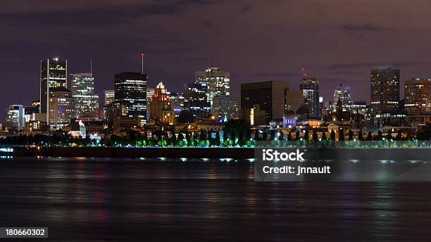 El Centro De La Ciudad De Montreal Por La Noche Quebec Canadá Foto de stock y más banco de imágenes de Aire libre