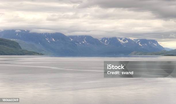 Paesaggio Del Fiordo Norvegese - Fotografie stock e altre immagini di Acqua - Acqua, Ambientazione esterna, Cielo