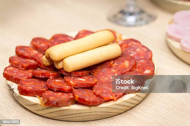 Hiszpański Chorizo - zdjęcia stockowe i więcej obrazów Chorizo - Chorizo, Paluszek chlebowy, Bez ludzi