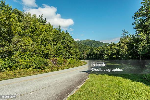 Foto de Blue Ridge Parkway No Verão e mais fotos de stock de Autoestrada - Autoestrada, Montanhas Apalachianas, Carolina do Norte - Estado dos EUA