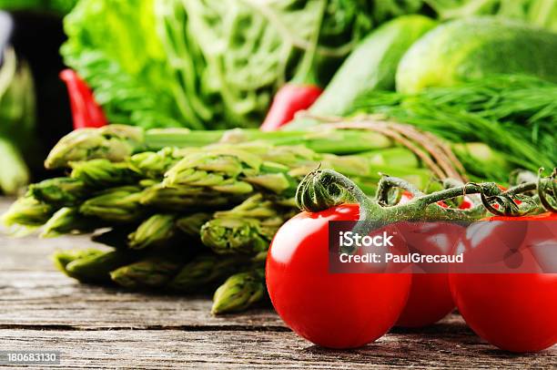 Fresche Verdure Biologiche - Fotografie stock e altre immagini di Abbondanza - Abbondanza, Agricoltura, Alimentazione sana