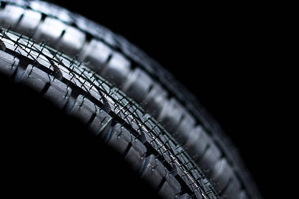 detalle de neumáticos - tire car wheel macro fotografías e imágenes de stock