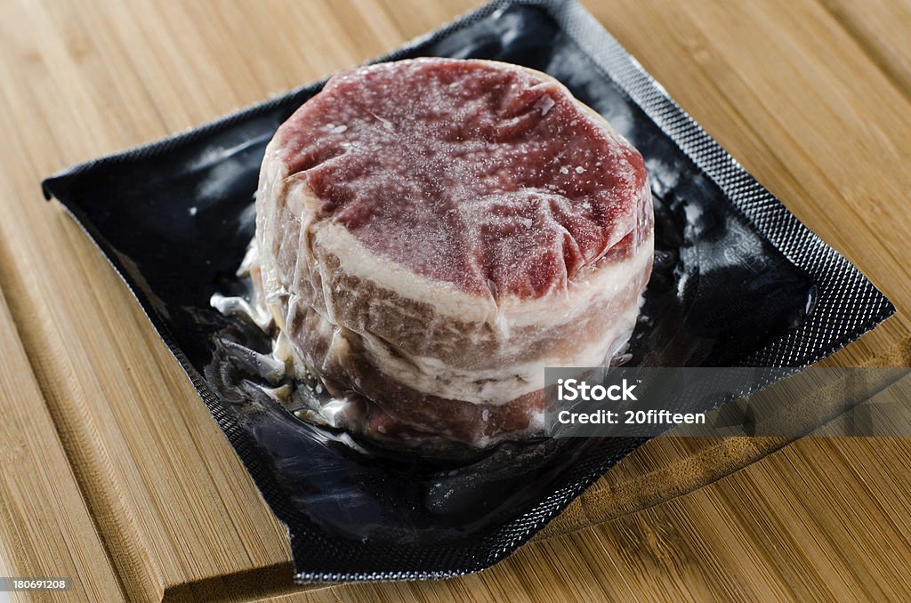 Gefrorene Vakuum Nähte im Speckmantel Filet Mignon. - Lizenzfrei Eiskristall Stock-Foto