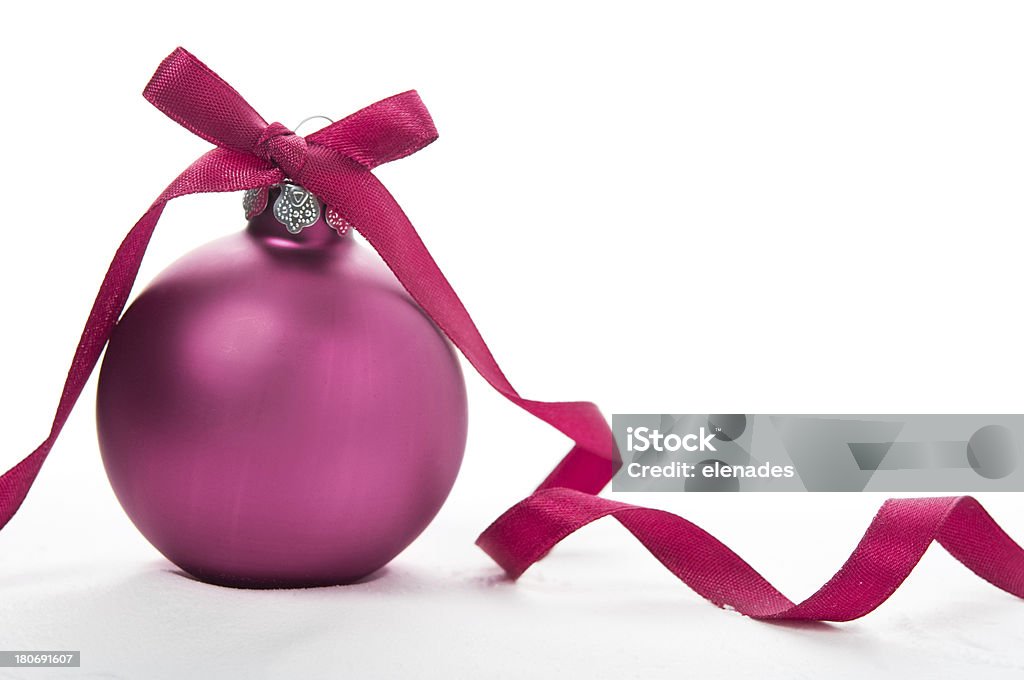 Fioletowy Boże Narodzenie ball - Zbiór zdjęć royalty-free (Bez ludzi)