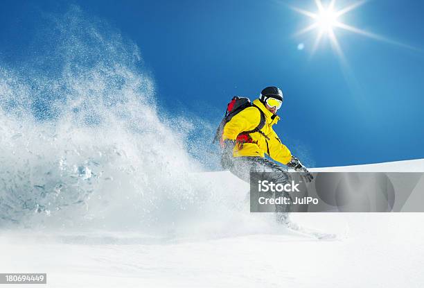Snowboard - Fotografie stock e altre immagini di Snowboard - Snowboard, Tavola da snowboard, Giallo