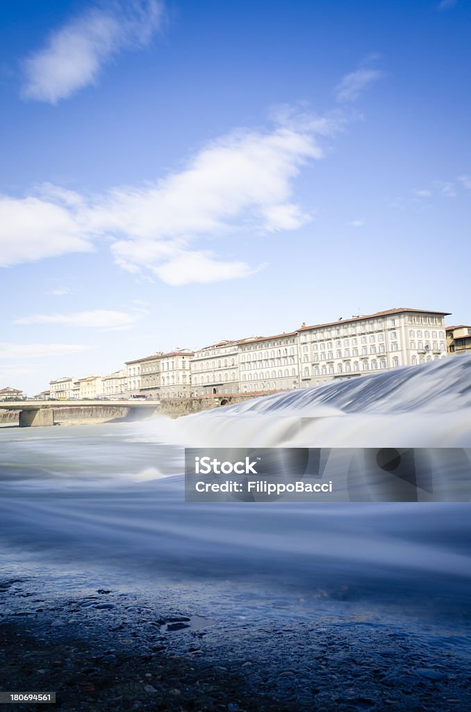 Qui coule de l'eau dans la ville - Photo de Bâtiment vu de l'extérieur libre de droits