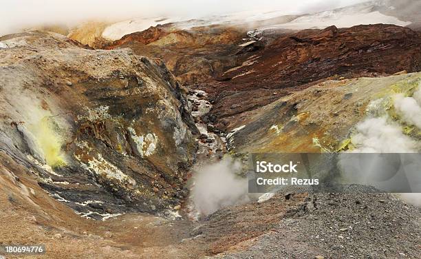 景観酸火山ストリームでカムチャツカ - かすみのストックフォトや画像を多数ご用意 - かすみ, ひびが入った, カムチャッカ半島