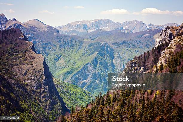 Makaze Foto de stock y más banco de imágenes de Bosnia-Herzegovina - Bosnia-Herzegovina, Bosque pluvial, Acantilado