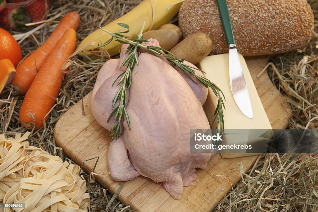 Frango preparado para grelhar e legumes variados - Foto de stock de Alecrim royalty-free