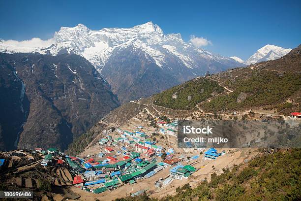Namche Bazaar Nepal - Fotografie stock e altre immagini di Ambientazione esterna - Ambientazione esterna, Asia, Catena di montagne