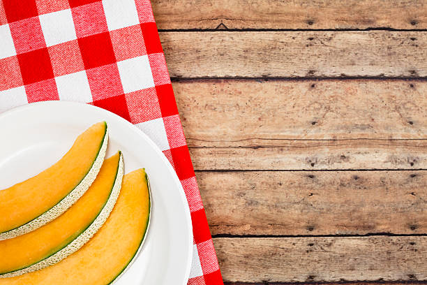 夏の健康的なピクニック - picnic watermelon tablecloth picnic table ストックフォトと画像