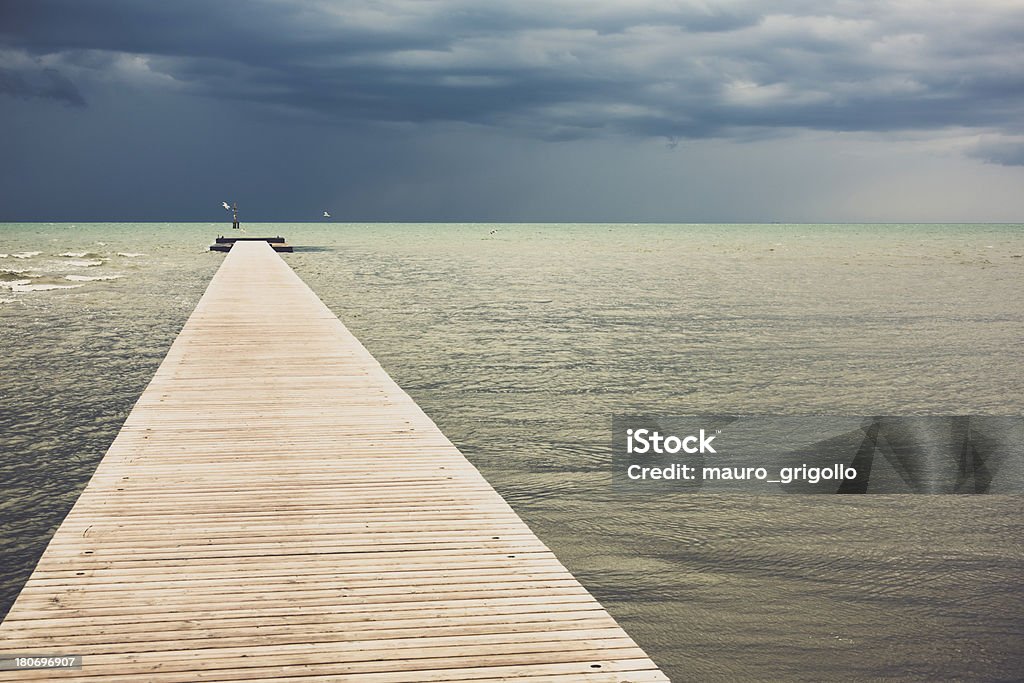 Морской пейзаж до Гроза - Стоковые фото Лагуна роялти-фри