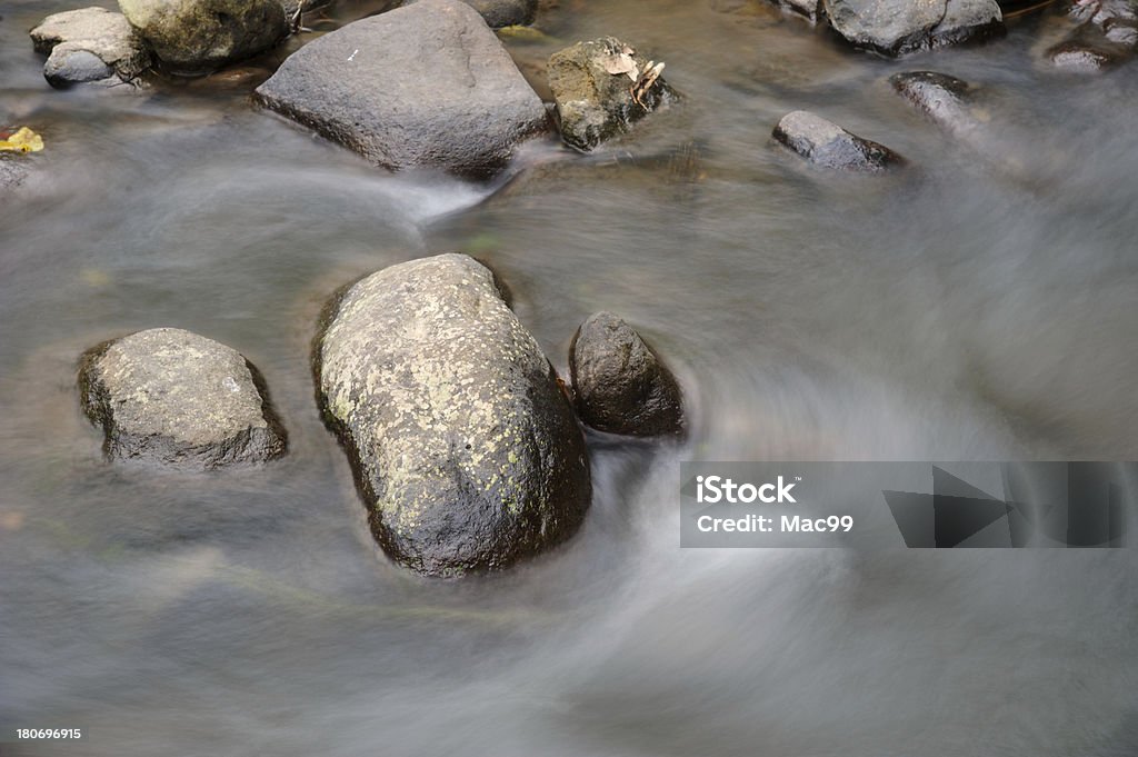 Steine im Wasser schweben-Zeit - Lizenzfrei Abstrakt Stock-Foto