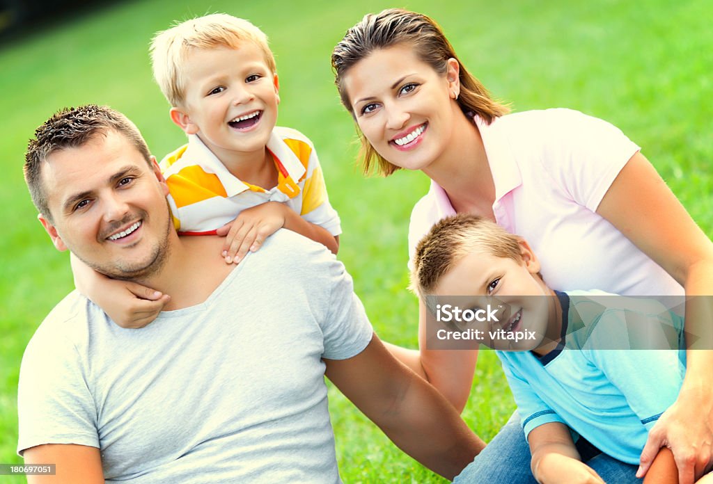 Familia en el parque - Foto de stock de Adulto libre de derechos