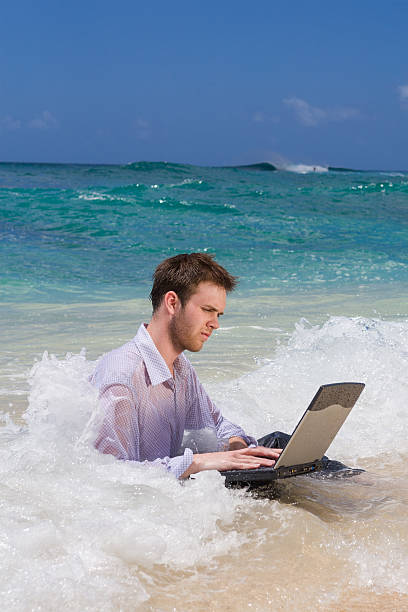 navigare in internet - stranded beached beach businessman foto e immagini stock