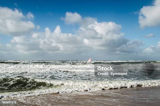 Strand Mit Windsurfer In Den Wellen Stockfoto und mehr Bilder von Insel Sylt - Insel Sylt, Beige, Biegung