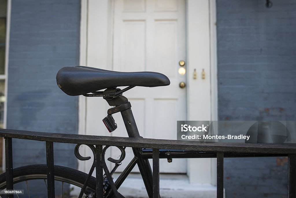 Fahrrad und Türen - Lizenzfrei Fahrrad Stock-Foto