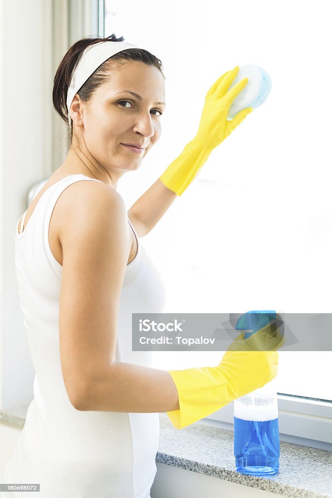 Limpieza de la ventana - Foto de stock de 30-34 años libre de derechos