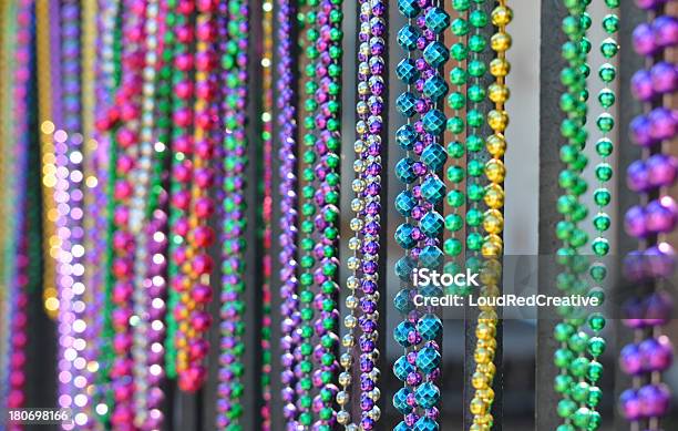 Mardi Gras Perlen In Einer Reihe Stockfoto und mehr Bilder von Mardi Gras - Mardi Gras, Perlenschnur, Rosa