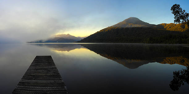 istock Lake Kaniere At Dawn 180698190