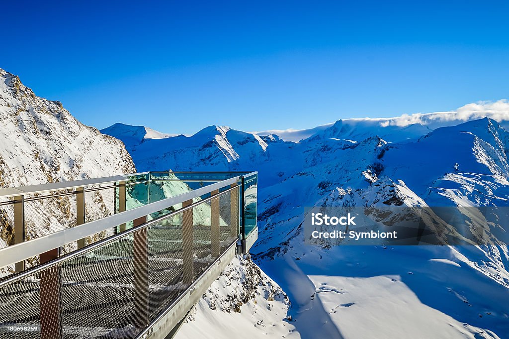 Alpes vista para as montanhas - Foto de stock de Alpes europeus royalty-free