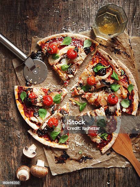 피자 피자에 대한 스톡 사진 및 기타 이미지 - 피자, 와인, 손수 만든