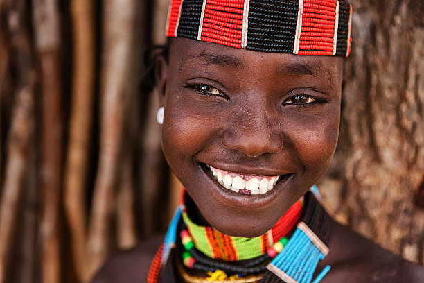 портрет от племя хамер женщина, эфиопия, африка - africa ethiopia indigenous culture african tribal culture стоковые фото и изображения