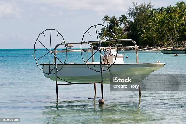 Barco De Pescadores Foto de stock y más banco de imágenes de Agua - Agua, Aire libre, Azul turquesa