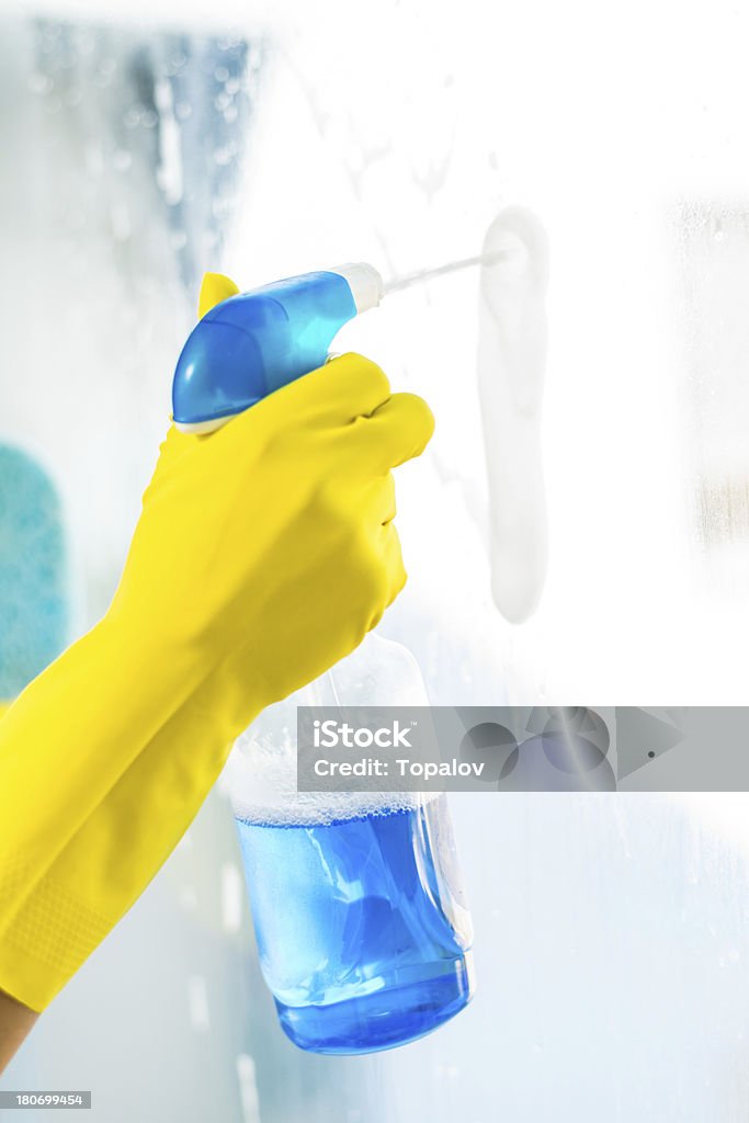 Limpieza de la ventana - Foto de stock de Amarillo - Color libre de derechos