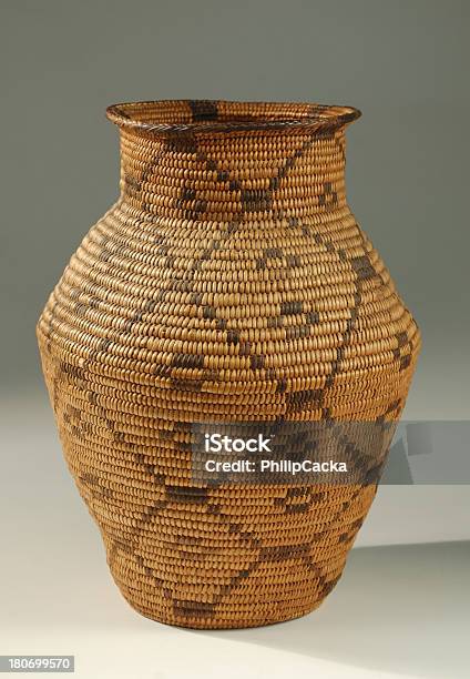 Tribo Indígena Americana Apache Olla Cesto - Fotografias de stock e mais imagens de Antiguidade - Antiguidade, Arte e Artesanato - Arte visual, Cesto