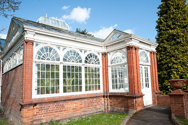 west parque de invierno, wolverhampton, inglaterra - conservatory wolverhampton window victorian style fotografías e imágenes de stock