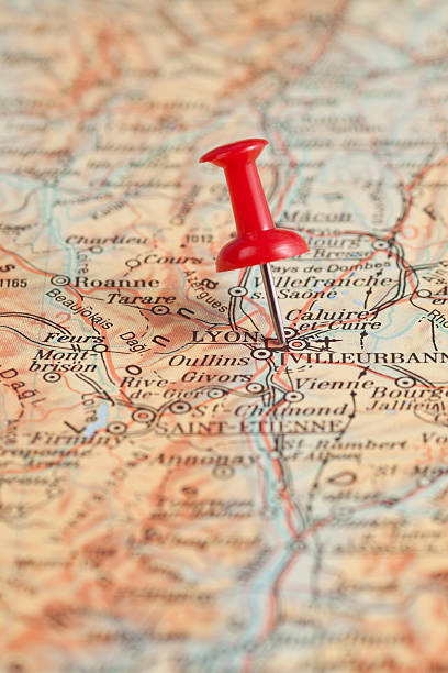 istock traveling in the report 180699858