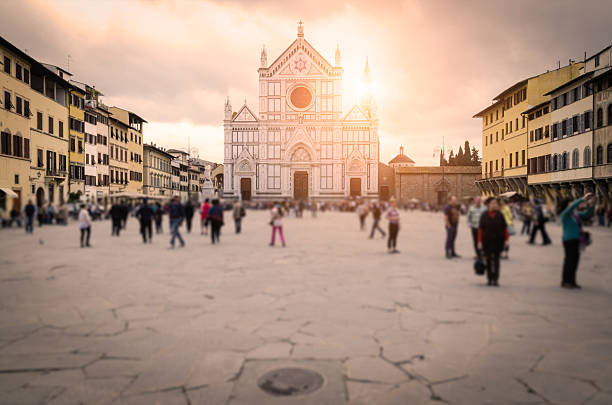 piazza di santa croce-firenze - piazza di santa croce foto e immagini stock