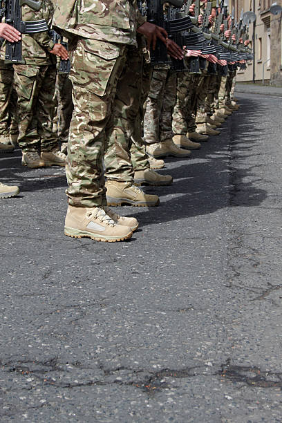 гордая солдат. - military boots стоковые фото и изображения