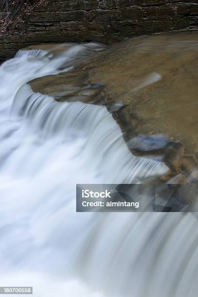 Cascadas En El Parque Estatal Buttermilk Falls Foto de stock y más banco de imágenes de Aire libre - Aire libre, Catarata, Color - Tipo de imagen