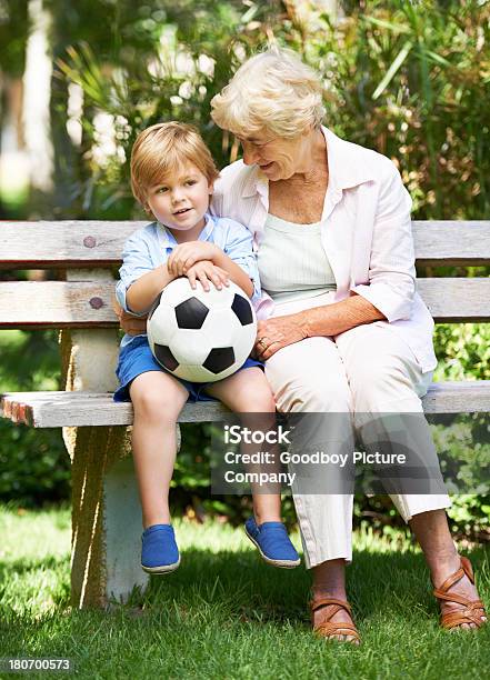 Ti È Piaciuta La Partita Di Calcio - Fotografie stock e altre immagini di Calcio - Sport - Calcio - Sport, Nonni, Adulto