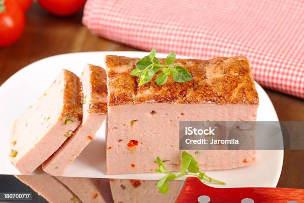 Fatias De Delicioso Fígado Paté - Fotografias de stock e mais imagens de Carne de Porco - Carne de Porco, Carne de ganso, Cola - Material de Escritório