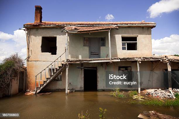 Inundada Casa - Fotografias de stock e mais imagens de Abandonado - Abandonado, Acidente Natural, Acidentes e Desastres