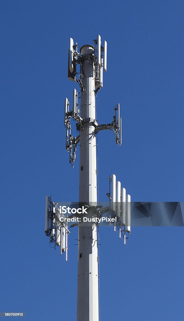 Torre de teléfono celular - Foto de stock de Aire libre libre de derechos